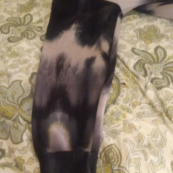 Black and Gray Tie-Dye Long Sleeve Top - Picture 10 of 13